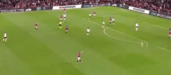 Giết người và phá hủy trái tim của họ! Người hâm mộ Saint-Etienne ăn mừng chiến thắng của Manchester United trước Lyon bằng cách nói "Cảm ơn Maguire"