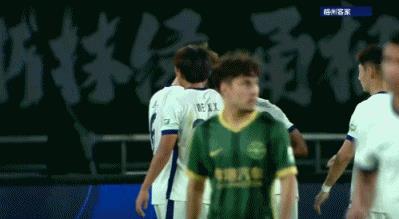 Đồng Lôi trả lời về việc "ngăn cản" đối thủ than khóc: Tôi nghĩ họ đang ăn mừng nên tôi hỏi họ đang làm gì