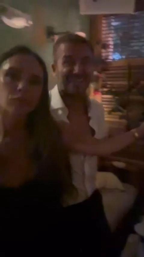 Yêu! Victoria đã chia sẻ một đoạn video cô khiêu vũ cùng chồng David Beckham, kèm theo chú thích: Chúc mừng sinh nhật, tất cả mọi thứ của tôi