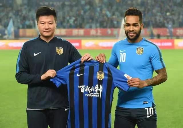Li Jinyu: Tôi đánh giá cao khả năng hòa nhập đội bóng của Ancelotti, Olaroiu có ảnh hưởng lớn đến tôi