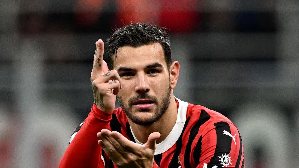 AS: Theo được đưa vào danh sách chuyển nhượng của Real Madrid và cầu thủ này sẵn sàng trở lại