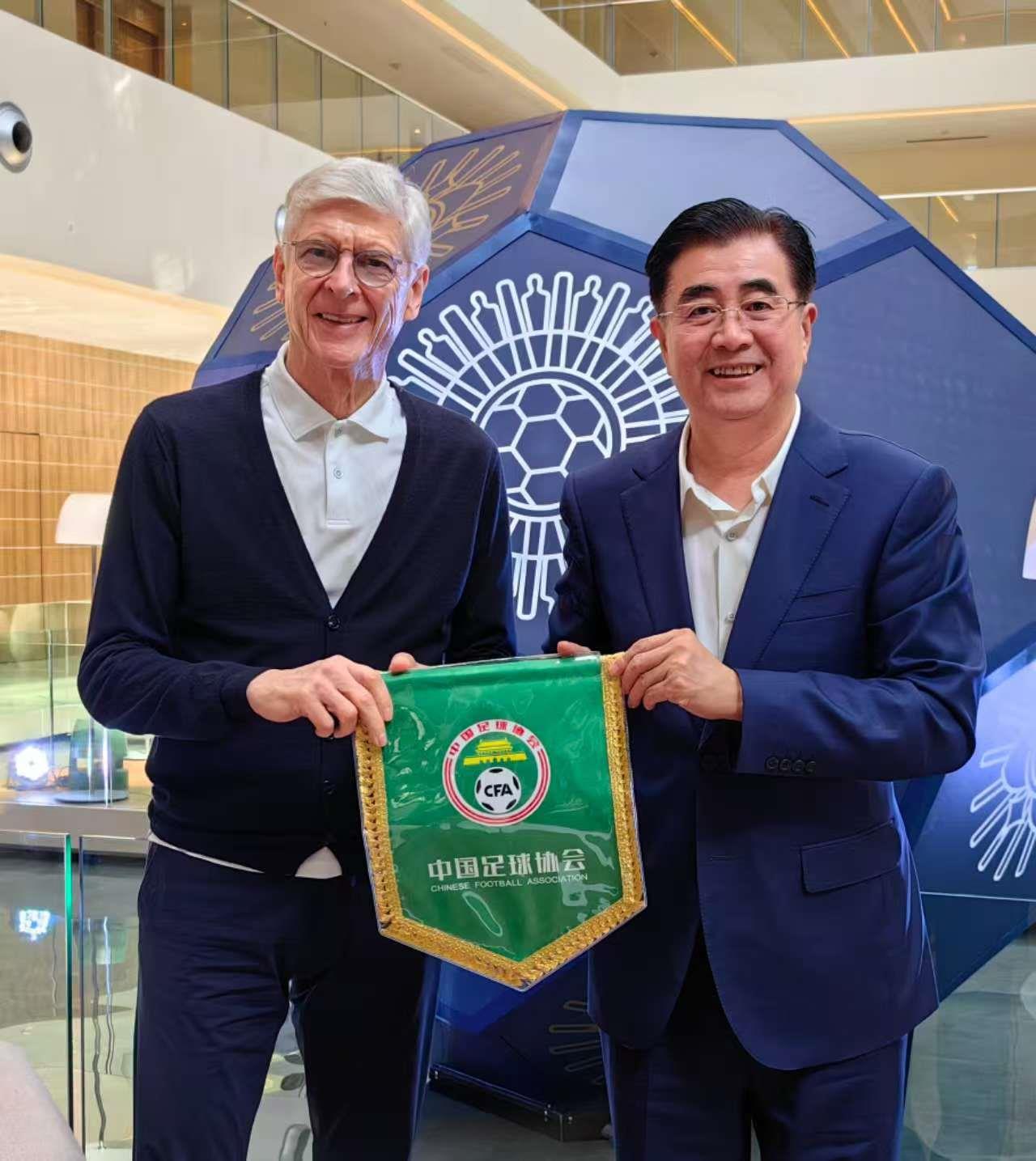 Beijing Youth Daily: Chủ tịch Hiệp hội bóng đá Trung Quốc Song Kai tìm kiếm lời khuyên từ Wenger, người bày tỏ mong muốn mạnh mẽ giúp đỡ bóng đá Trung Quốc