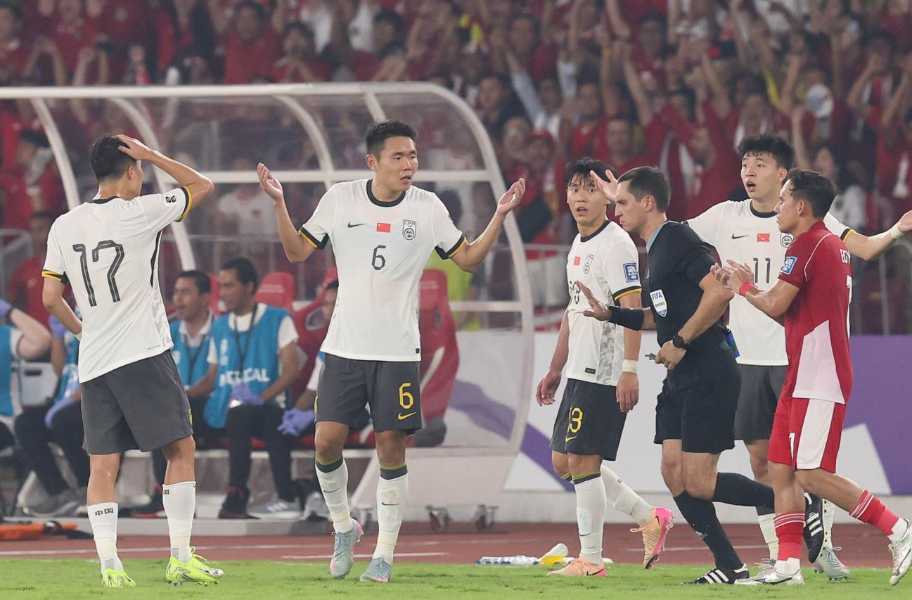 Sau khi thua Indonesia, thứ hạng của Trung Quốc trên bảng xếp hạng FIFA sẽ tụt xuống vị trí 98. Nếu thua Bahrain, họ có thể rơi khỏi top 100.