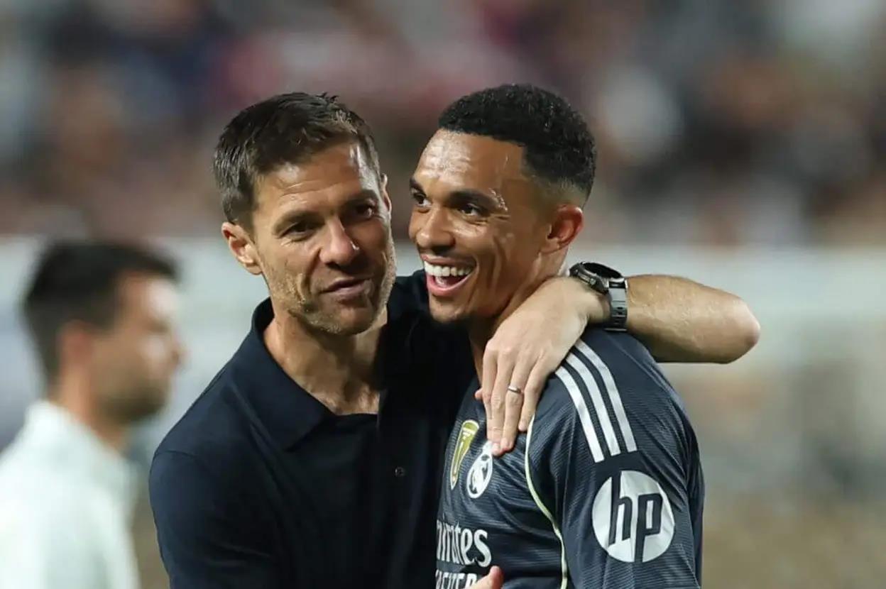 Arnold: Alonso thường nói chuyện riêng với tôi, giành danh hiệu là DNA của Real Madrid
