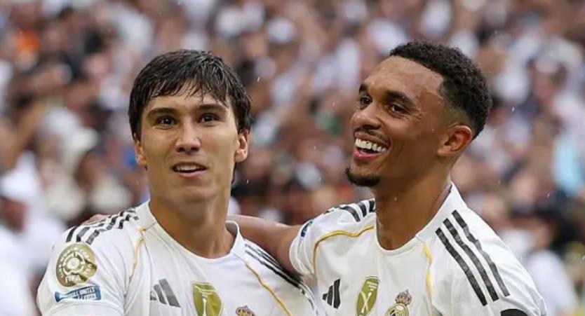 Các ngôi sao Premier League khen ngợi Arnold: Phí chuyển nhượng của Real Madrid dành cho anh ấy là xứng đáng