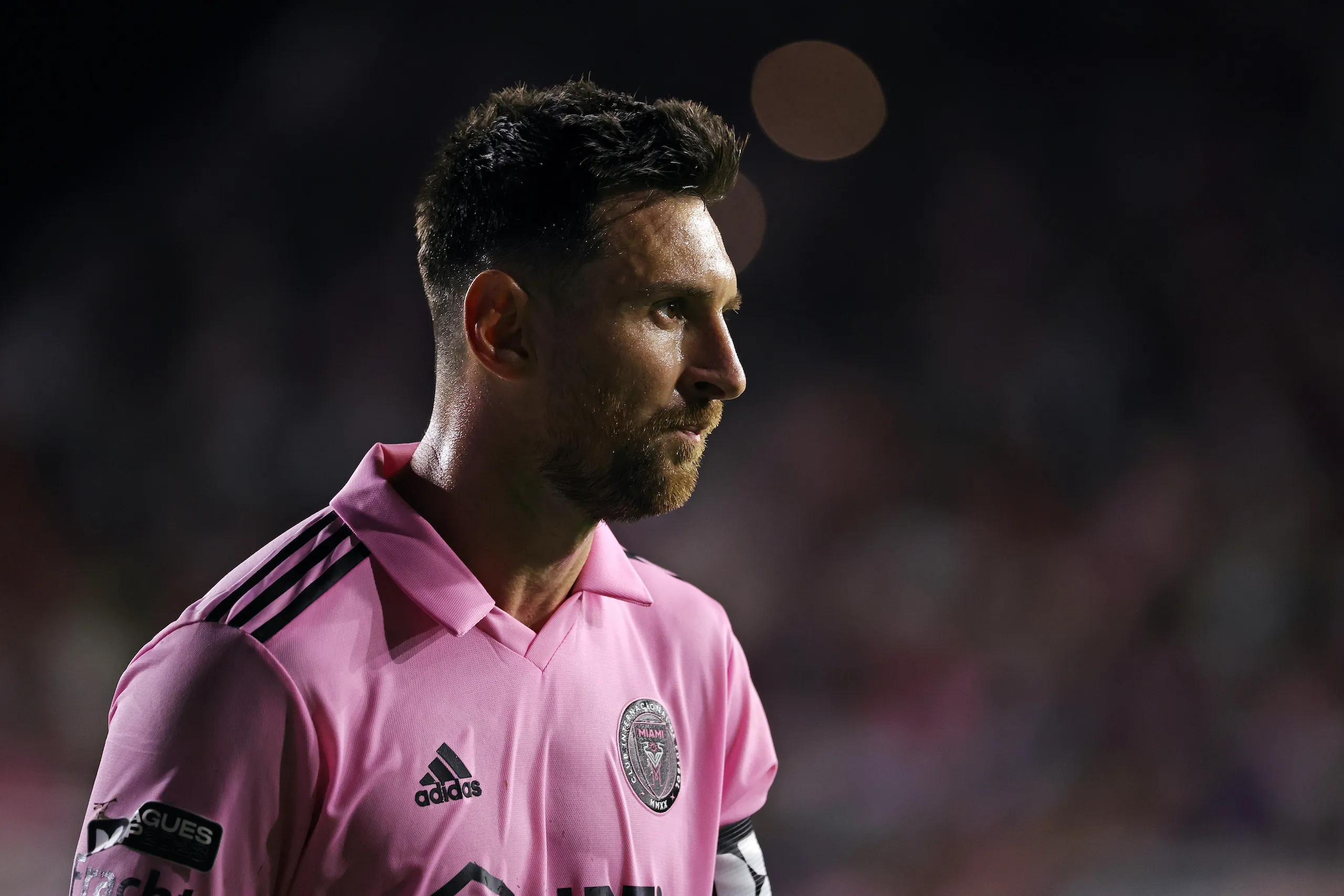Tin đồn chuyển nhượng hàng ngày: Messi có thể rời Miami? Tương lai của Cha 20 vẫn chưa chắc chắn