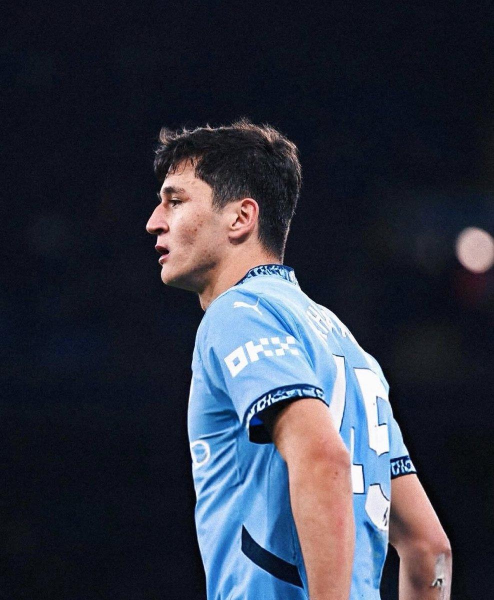 Manchester Evening News: Vì không có ứng viên lý tưởng nào trên thị trường nên Manchester City có thể chuyển Husanov thành hậu vệ phải