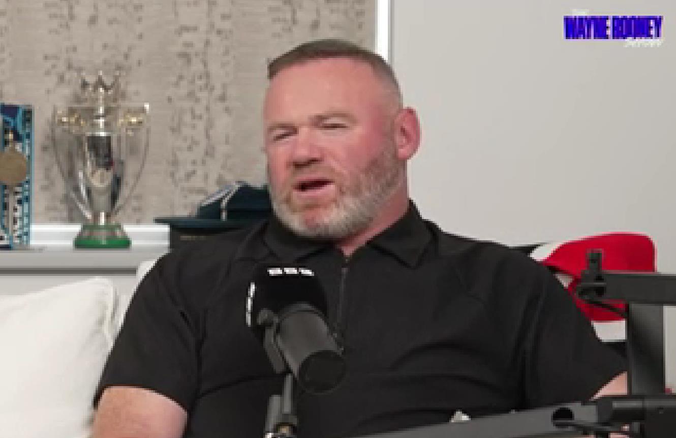 Ông chủ của Birmingham, Brady, đã chỉ trích thái độ chuyên nghiệp của Rooney, người sau này nói: Bóng đá không phải là NFL