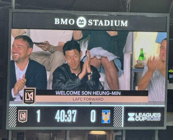 Los Angeles FC chính thức công bố việc ký hợp đồng với Son Heung-min trên màn ảnh rộng! Mức phí chuyển nhượng được cho là khoảng 20 triệu bảng Anh.