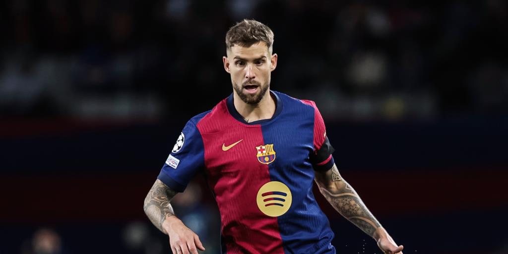 Hậu vệ Inigo Martinez của Barcelona rút lui khỏi buổi tập vì mệt mỏi cơ