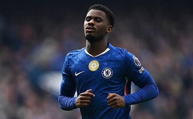 Jorrel Hato thất vọng sau khi Chelsea thua ngược Brighton.
