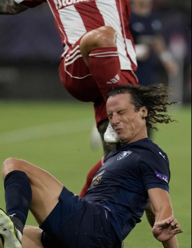 Màn trở lại Champions League khó quên của David Luiz