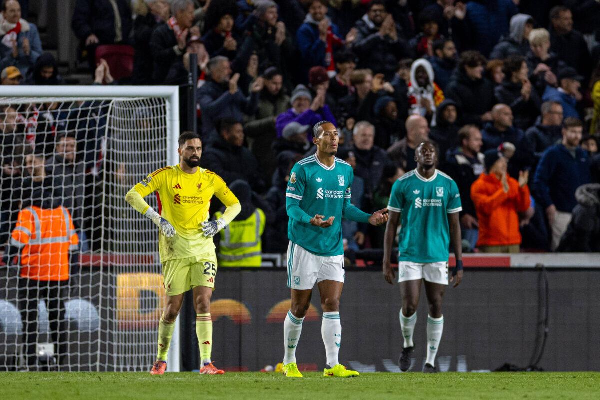 Khi hàng phòng ngự đang là tử huyệt báo hại Liverpool 2 Khi hàng phòng ngự đang là tử huyệt báo hại Liverpool 2