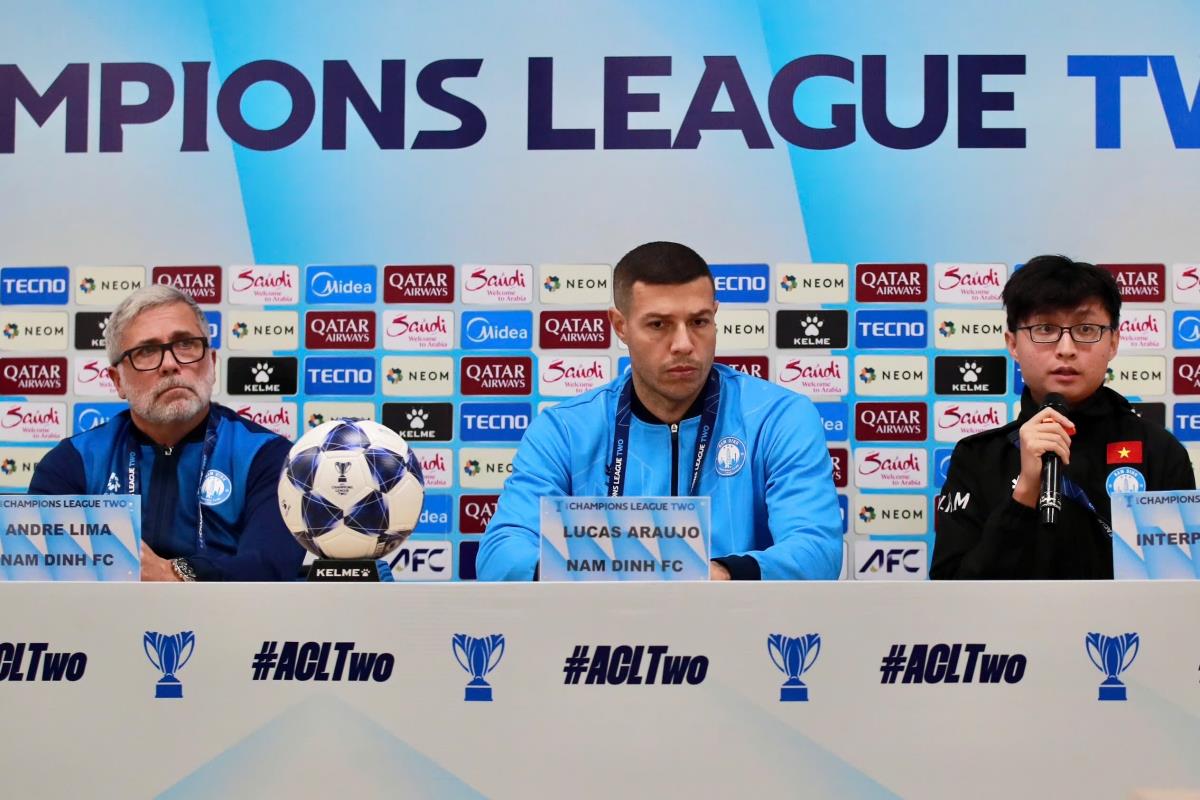 Trợ lý Andre Lima của CLB Nam Định Tro ly Andre Lima cua CLB Nam dinh