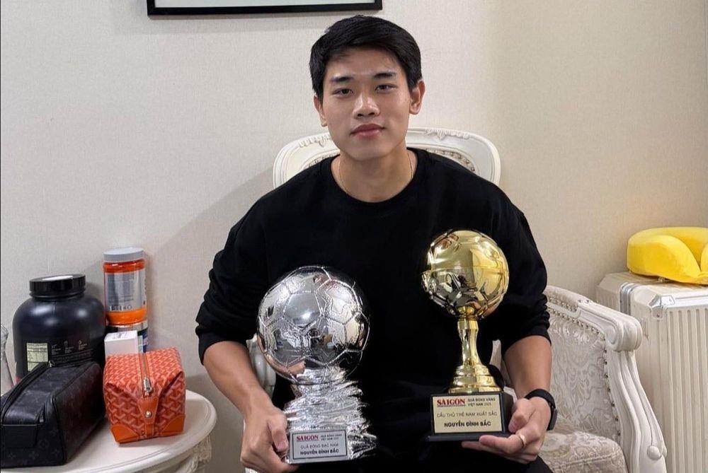 dinh Bac khoe danh hieu tren trang ca nhan